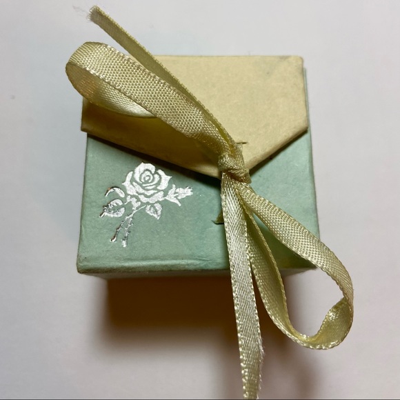 Crystal Angel Brooch - Picture 3 of 3